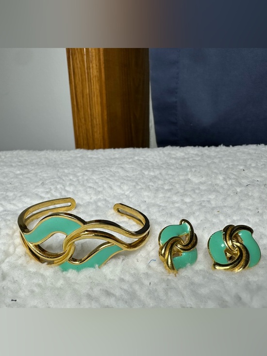 Jewelry - Elegant Vintage Gold Tone and Green Enamel Jewelry Set Bracelet Clip Earrings